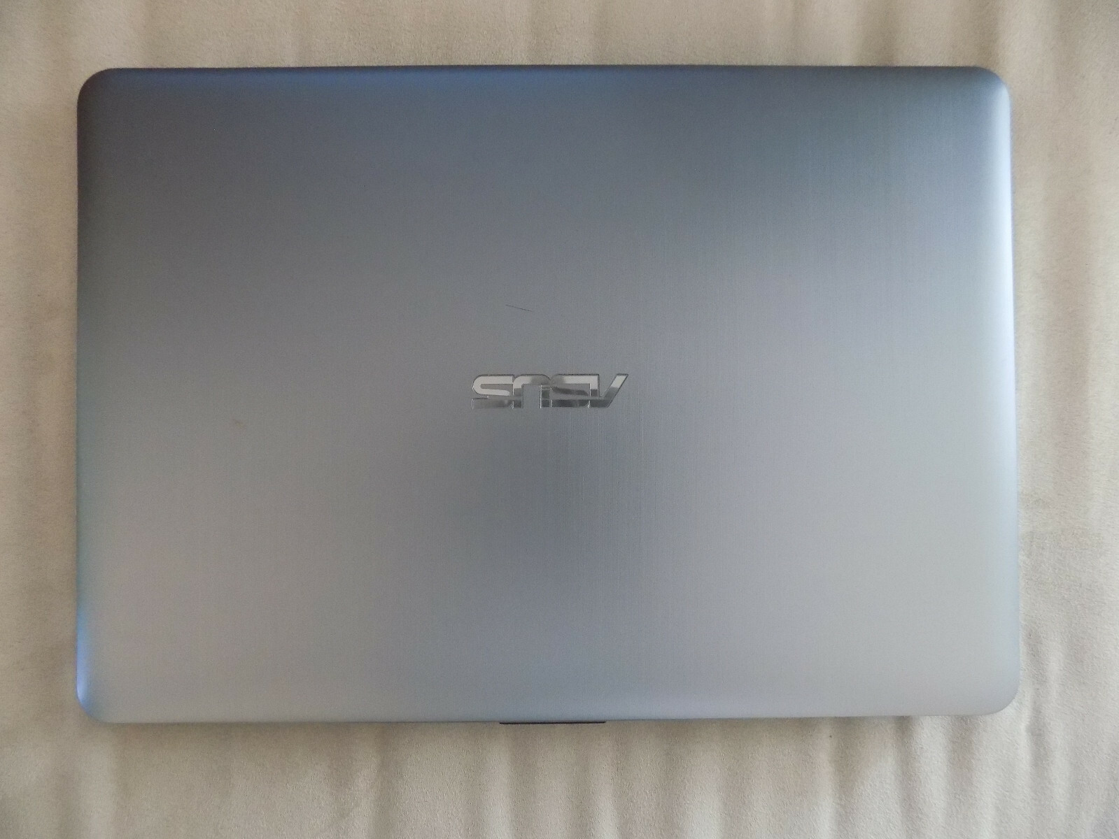 ASUS X441BA 14″ 500GB HDD, AMD A6-9225, 2.6GHz, 4GB RAM Radeon R4 Laptop, Silver