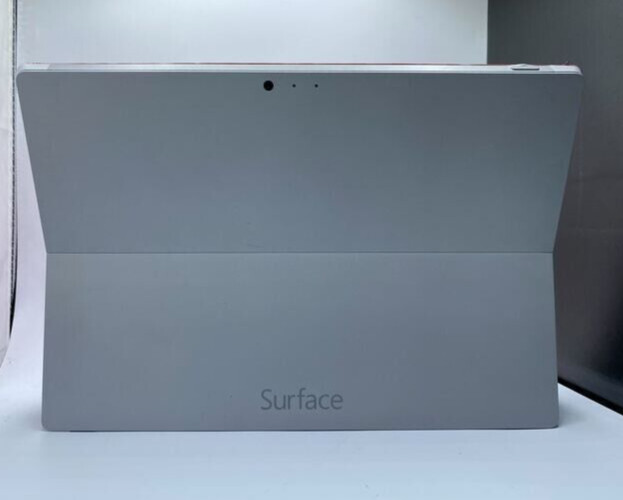 Microsoft Surface Pro 3 Intel Core i3-4020Y. 1.50 GHz 4GB RAM 64GB SSD *READ*