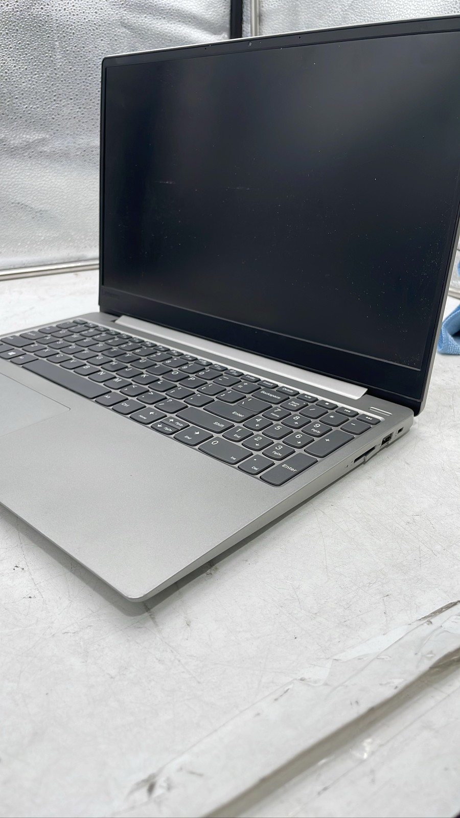 Lenovo IdeaPad 330S-15ARR 15.6″ Laptop Model 81FB Silver No Charger