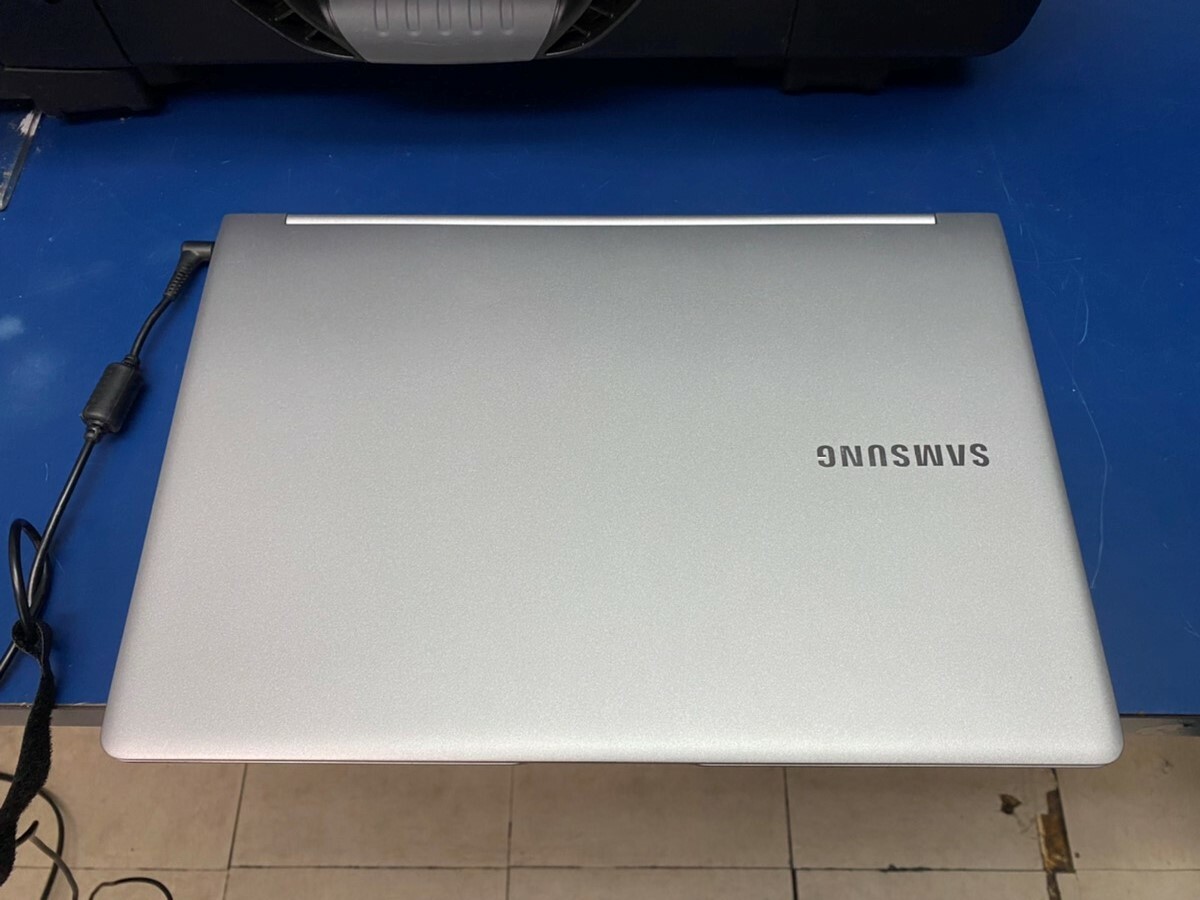 Samsung Notebook 9 15″ Intel i7 6500U 8GB RAM 256GB SSD (EZ8007051)