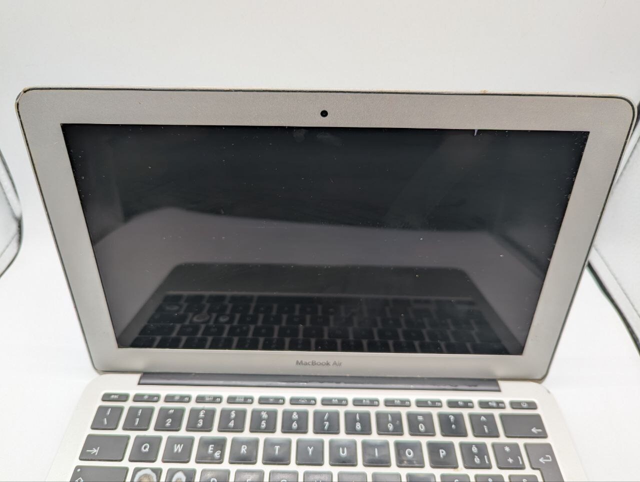 2011 Apple MacBook Air 11″ i5 1.8GHz 2GB RAM 64GB SSD A1370 – For Parts – ST49