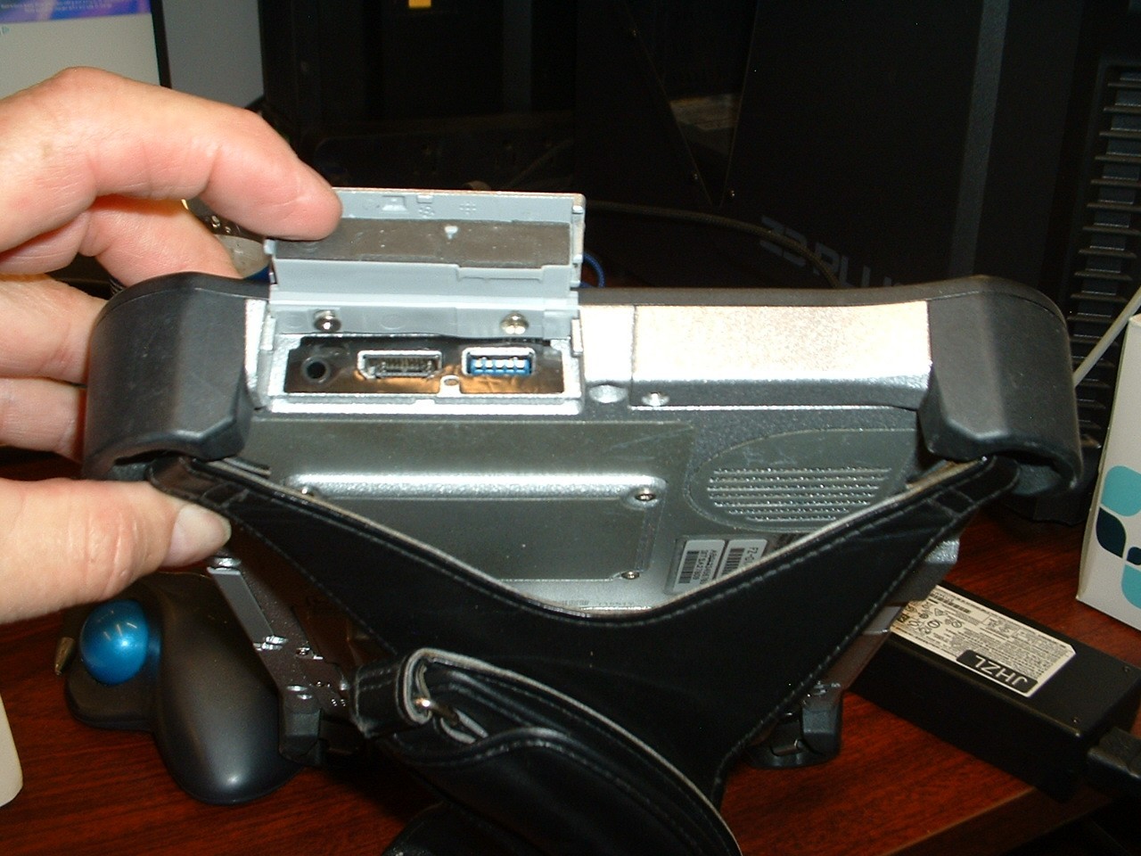 Panasonic FZ-G1 Toughpad, win 11 pro, good charger, stylus, operates well