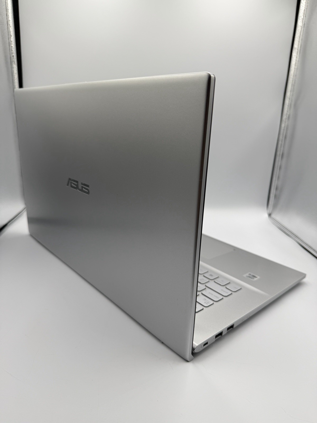 ASUS VivoBook 17 X712J 17.3″ Laptop i5-1035G1 12GB RAM 1TB Win 11 Charger