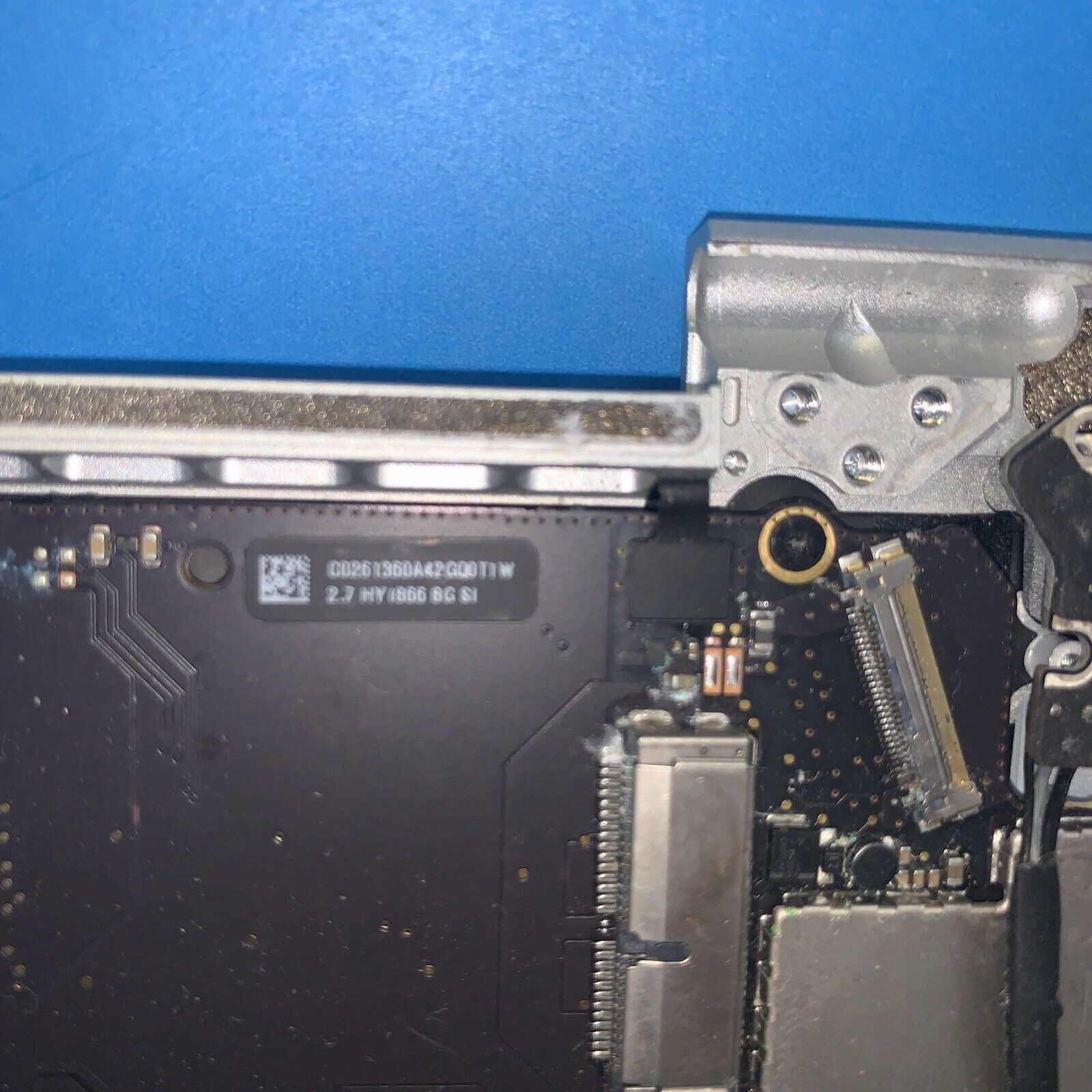 Apple MacBook Pro Retina 13″ A1502 Top Case w/ mainboard/ Keyboard & Trackpad