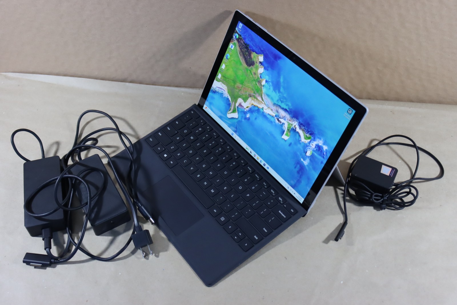 Microsoft Surface Pro 5 i5-7300U 8GB RAM 256GB Wi-Fi + LTE