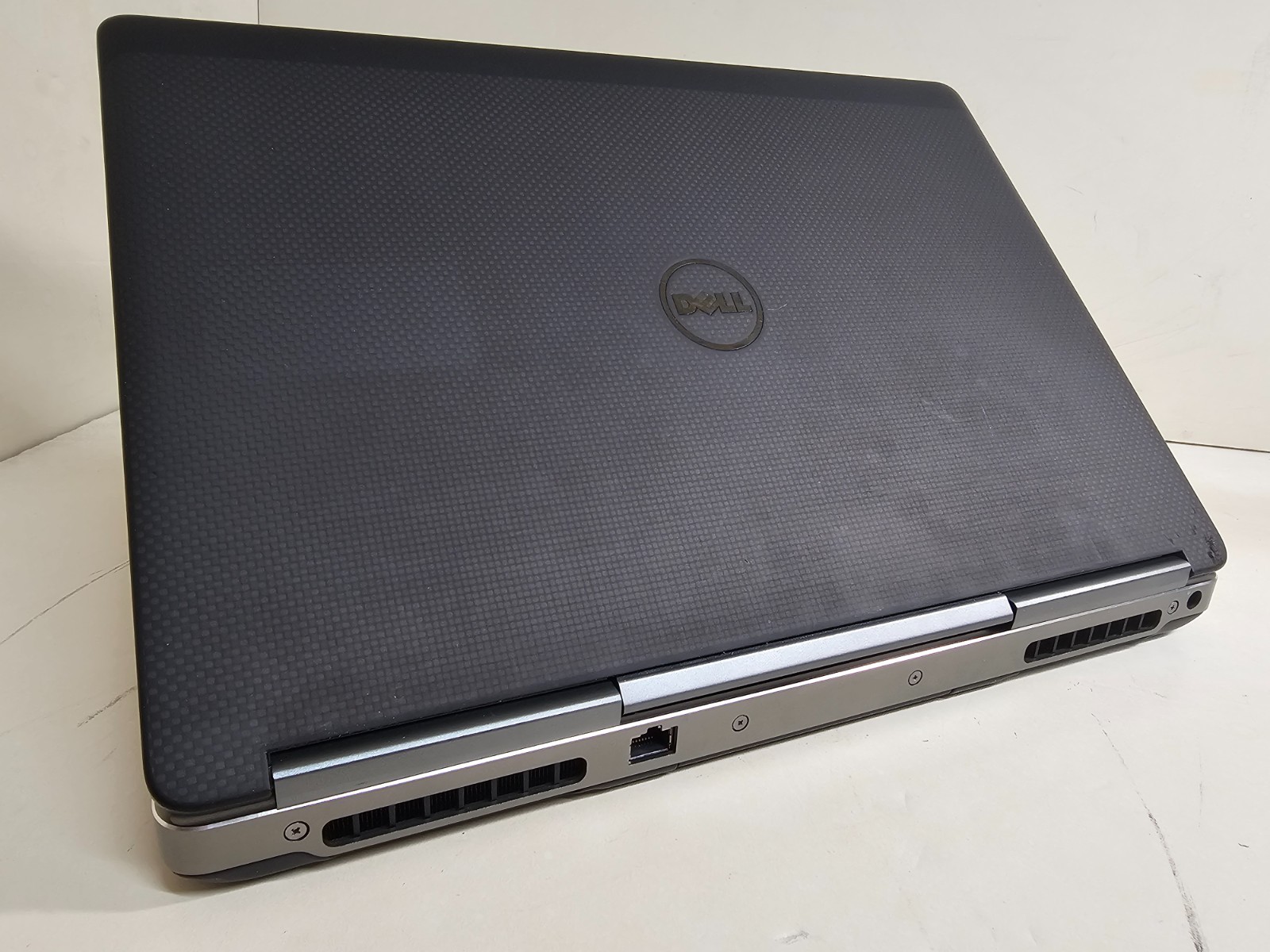Dell Precision 7520 Laptop – 2.9 GHz i7-7820HQ 16GB 256GB SSD M1200 15.6″