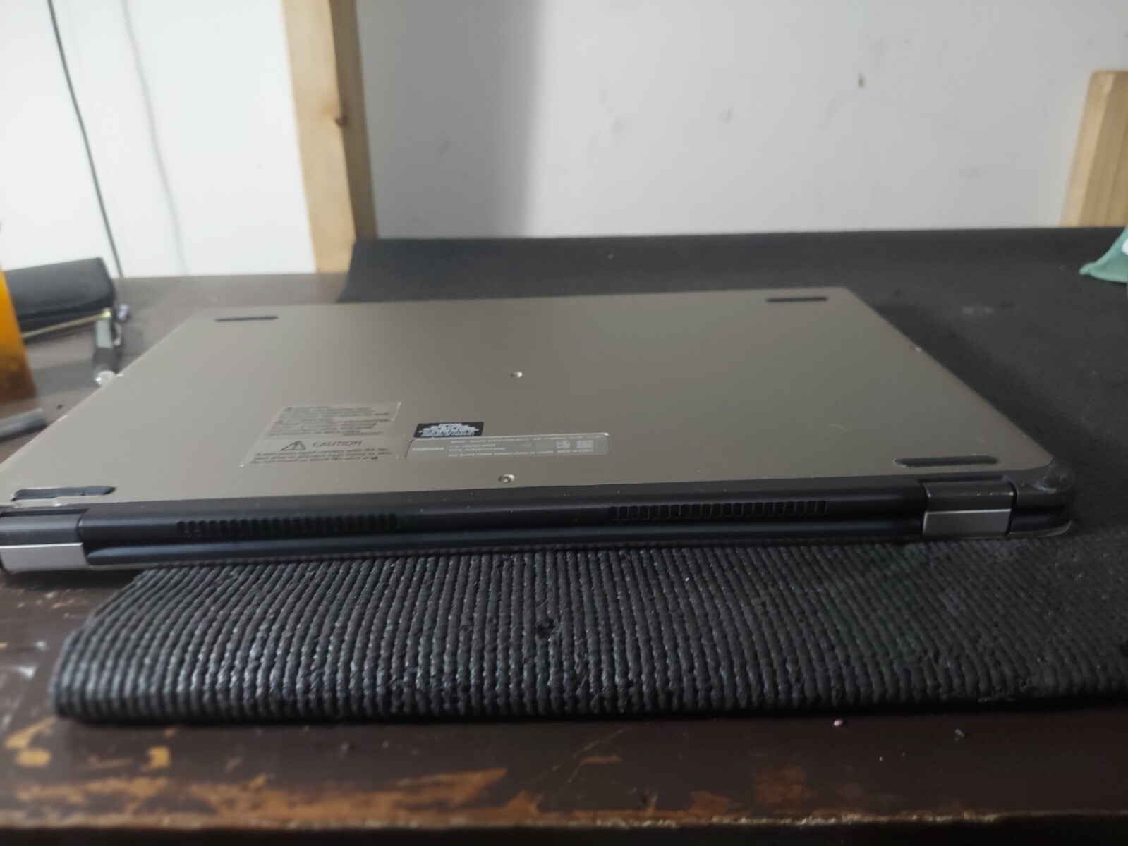 TOSHIBA Satellite Radius P55W-B i7-5500U 8GB 1TB Win10 Screen has bubbles “ASIS”