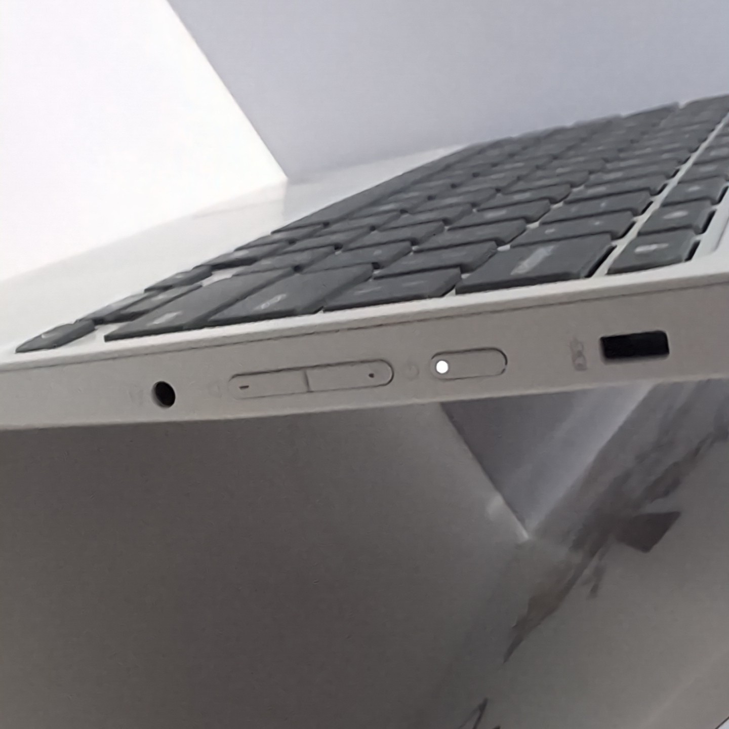 Lenovo Chromebook Flex 3 11.6″ Touchscreen 4GB RAM 64GB SSD 2.1 Ghz CPU White