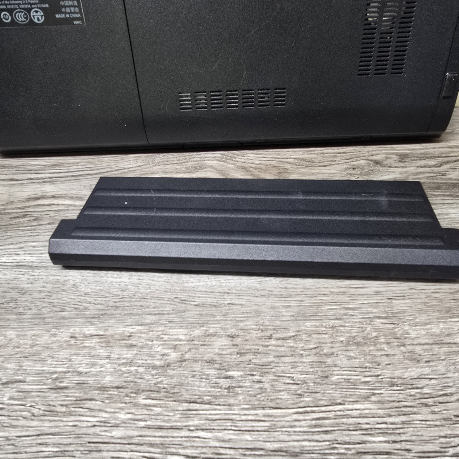Dell Latitude E5500 Laptop Core 2 Duo P8400 2.26GHz 2GB Boots Win7 Pro