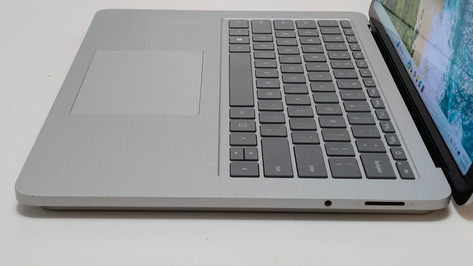 Surface Laptop Studio 1964 Core i7-11370H 32GB RAM 1TB SSD 14.4″ A2000 GPU 4 GB