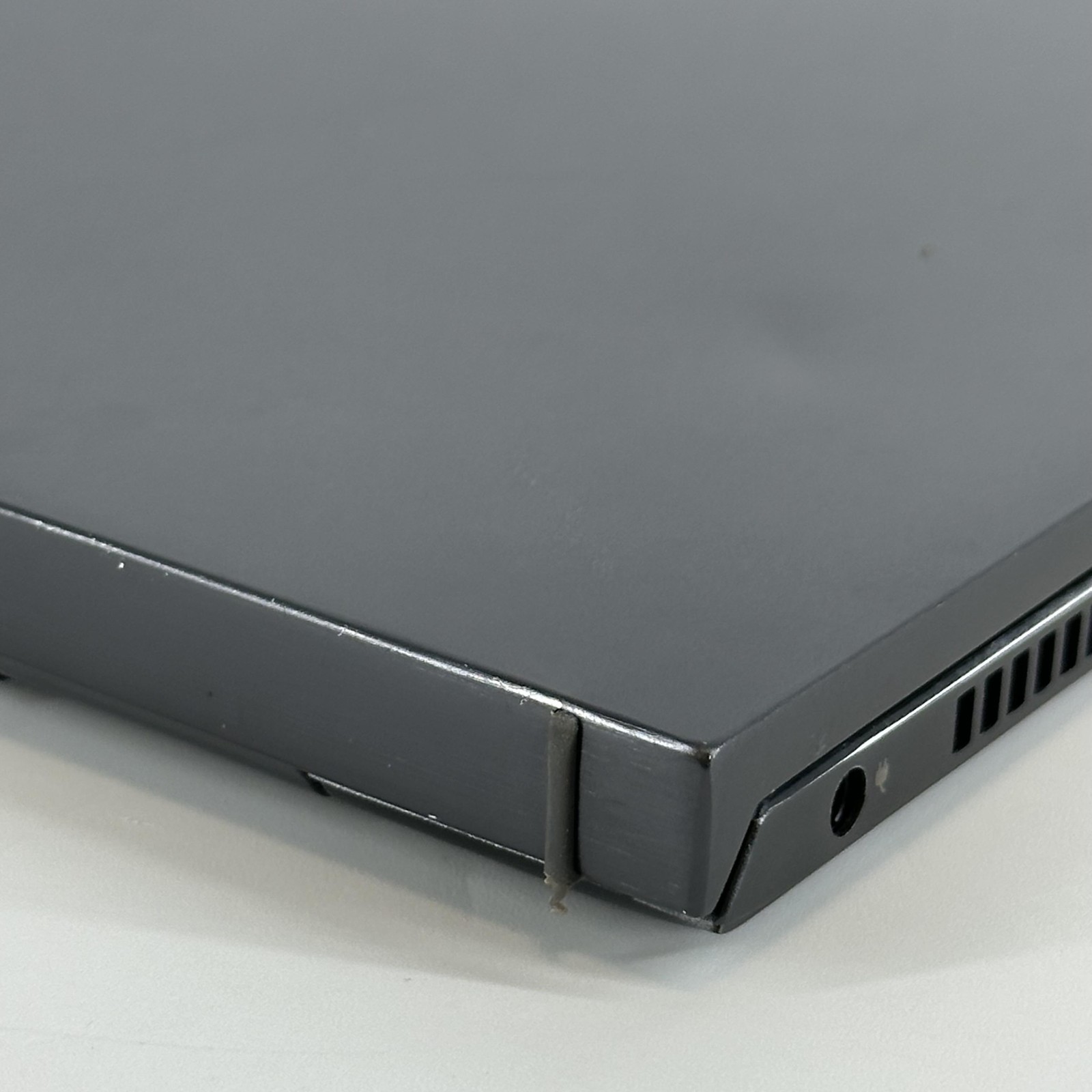 Dell Vostro 7510 15.6 FHD i7-11800H 2.30GHz 16GB 1TB SSD RTX 3050 Ti BENT FRAME