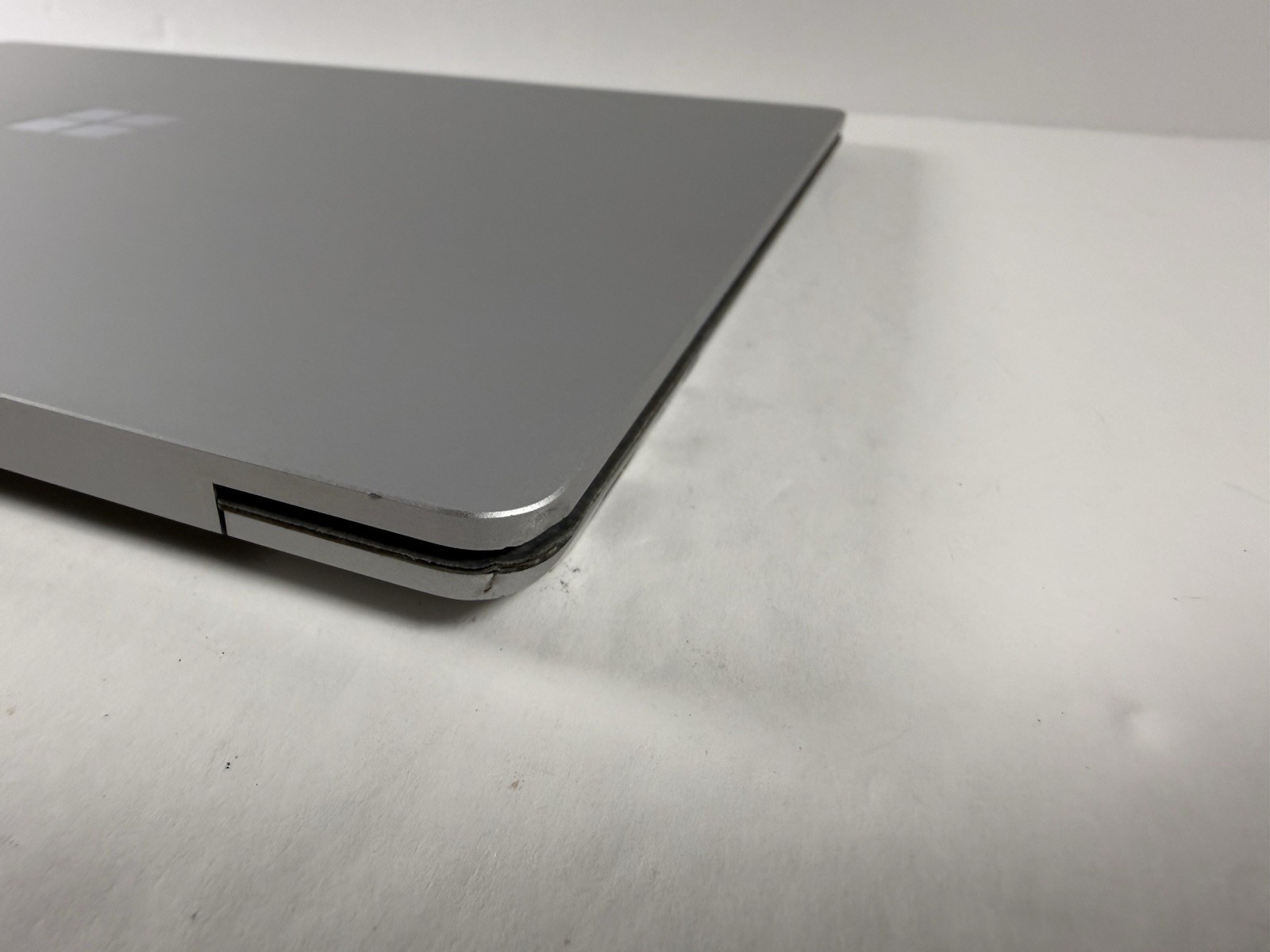 Microsoft Surface Laptop 5 13.5” 1950 Intel Core i7-1265U 16GB RAM 512GB NVME