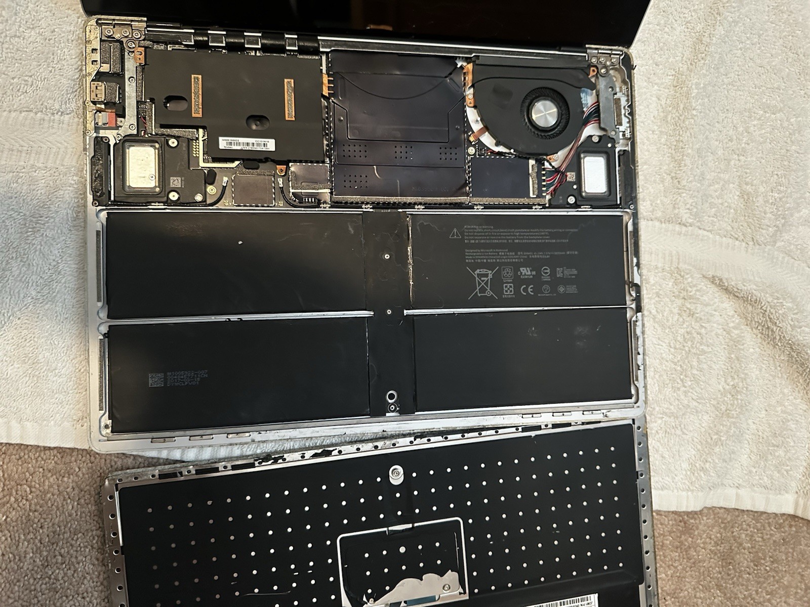Laptop Parts/Repair Intel i5 256GB SSD Base Model Cracked Screen AS-IS