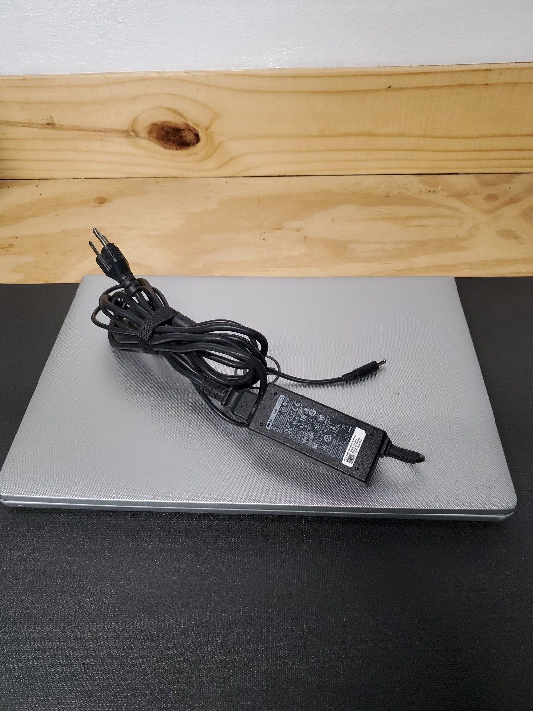 Dell Inspiron 15 5000 series laptop 6200u I5 2.3 16gb Ram 256gb Ssd Win 10h Nice