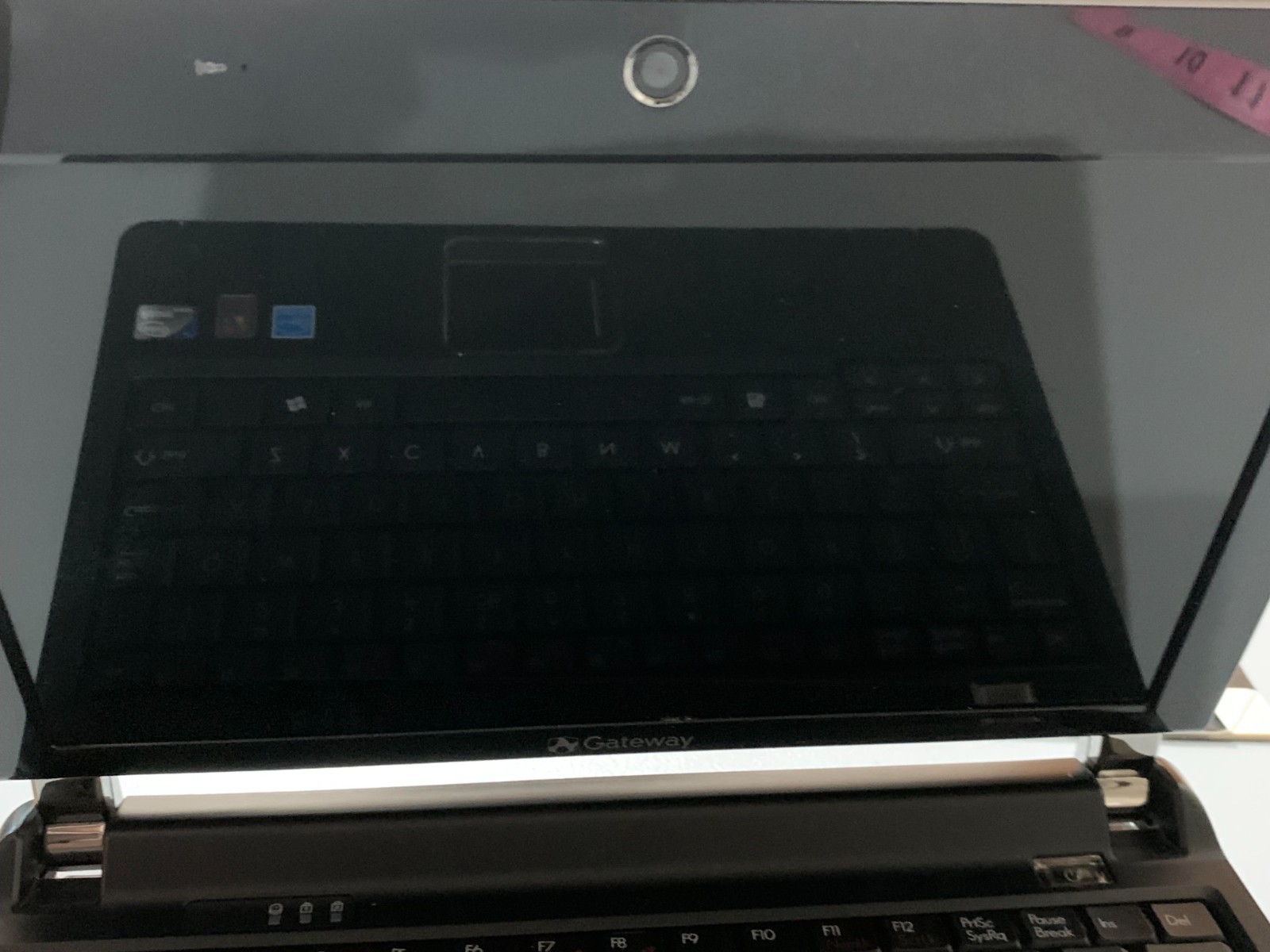 Gateway LT Series Notebook PC Mini Laptop Black 2009 -untested no charger locked