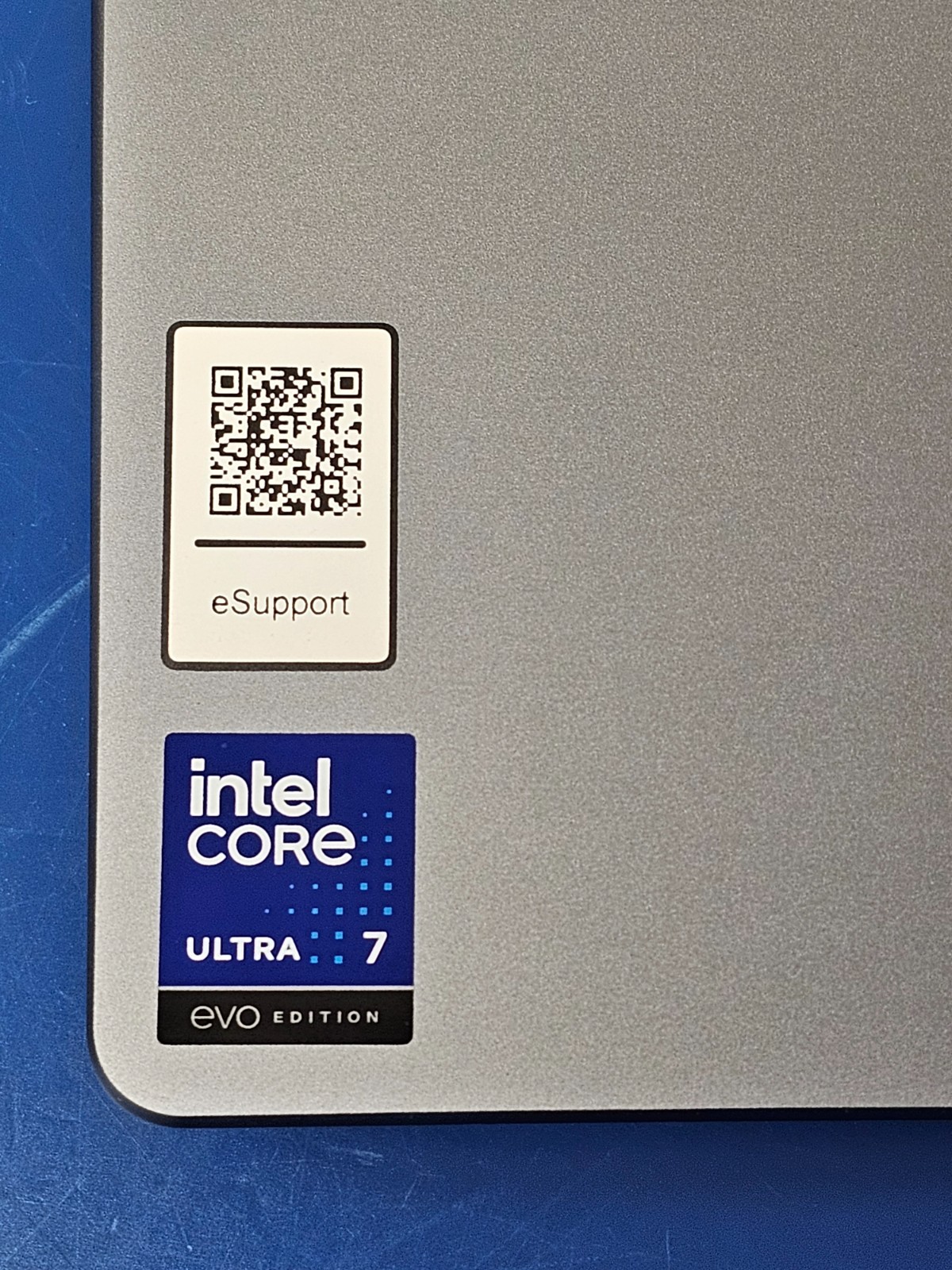 Lenovo Slim 7 14ILL10, Intel Core Ultra 7 258V, 2.20 GHz, 32 GB RAM, 1 TB NVMe