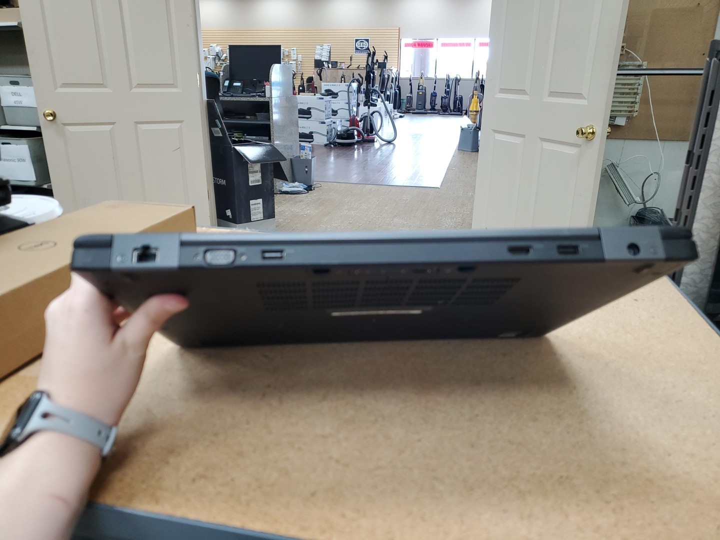 Dell Latitude E5550 500GB SSD, i5-5300U 2.2GHz, 8GB Ram) Laptop 050526-1
