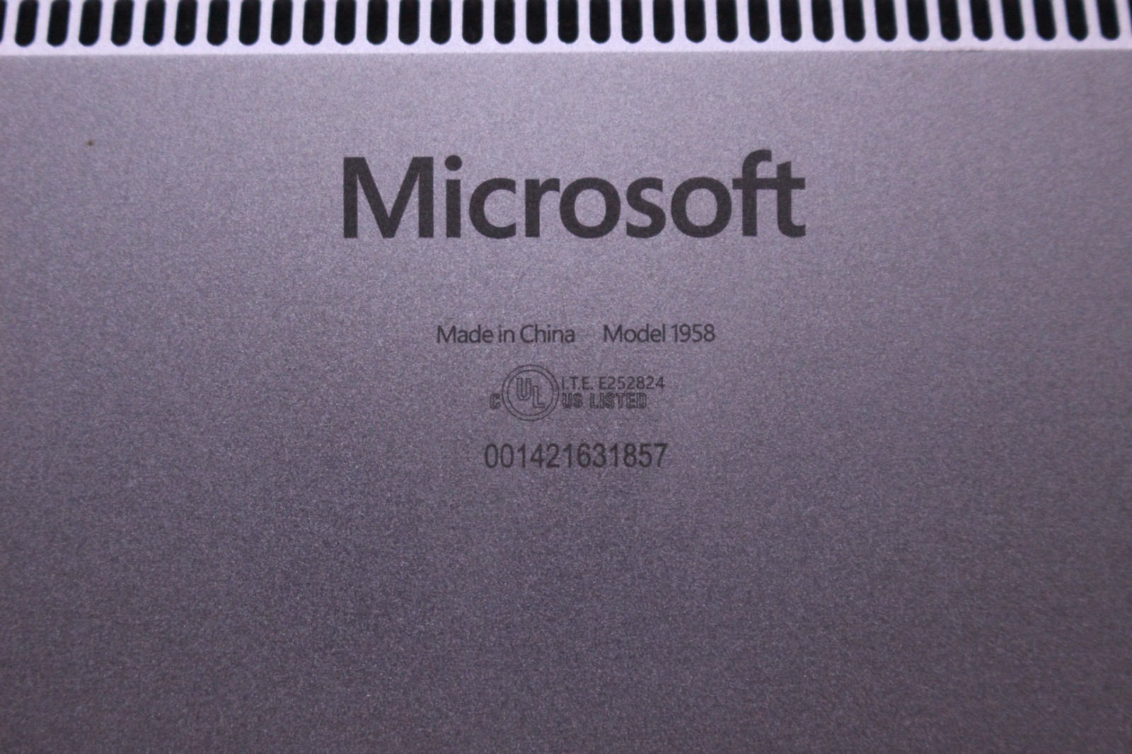 Microsoft Surface Laptop 4 13.5″ 2021 (256GB SSD,AMD Ryzen 5,8GB RAM)