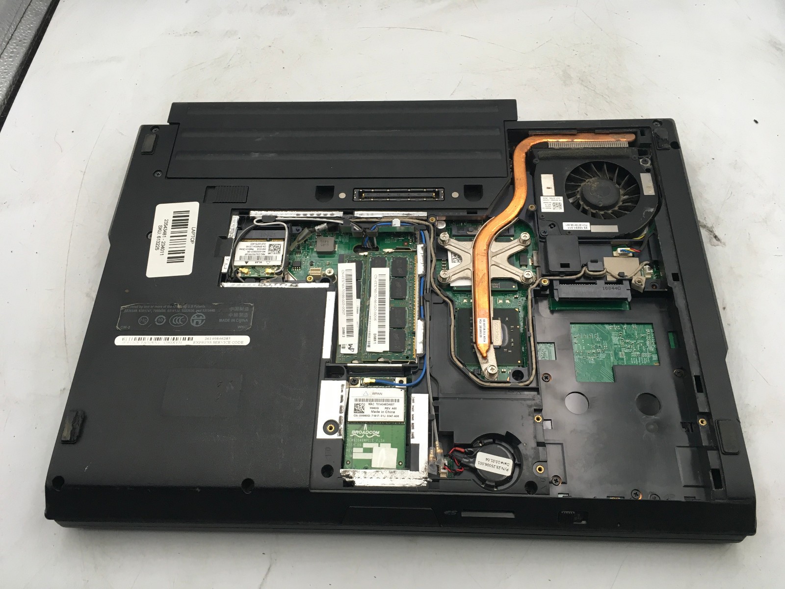 DELL LATITUDE E5400 – BOOTS TO BIOS – INTEL CORE 2 DUO P8700 – 4GB RAM -READ- BB