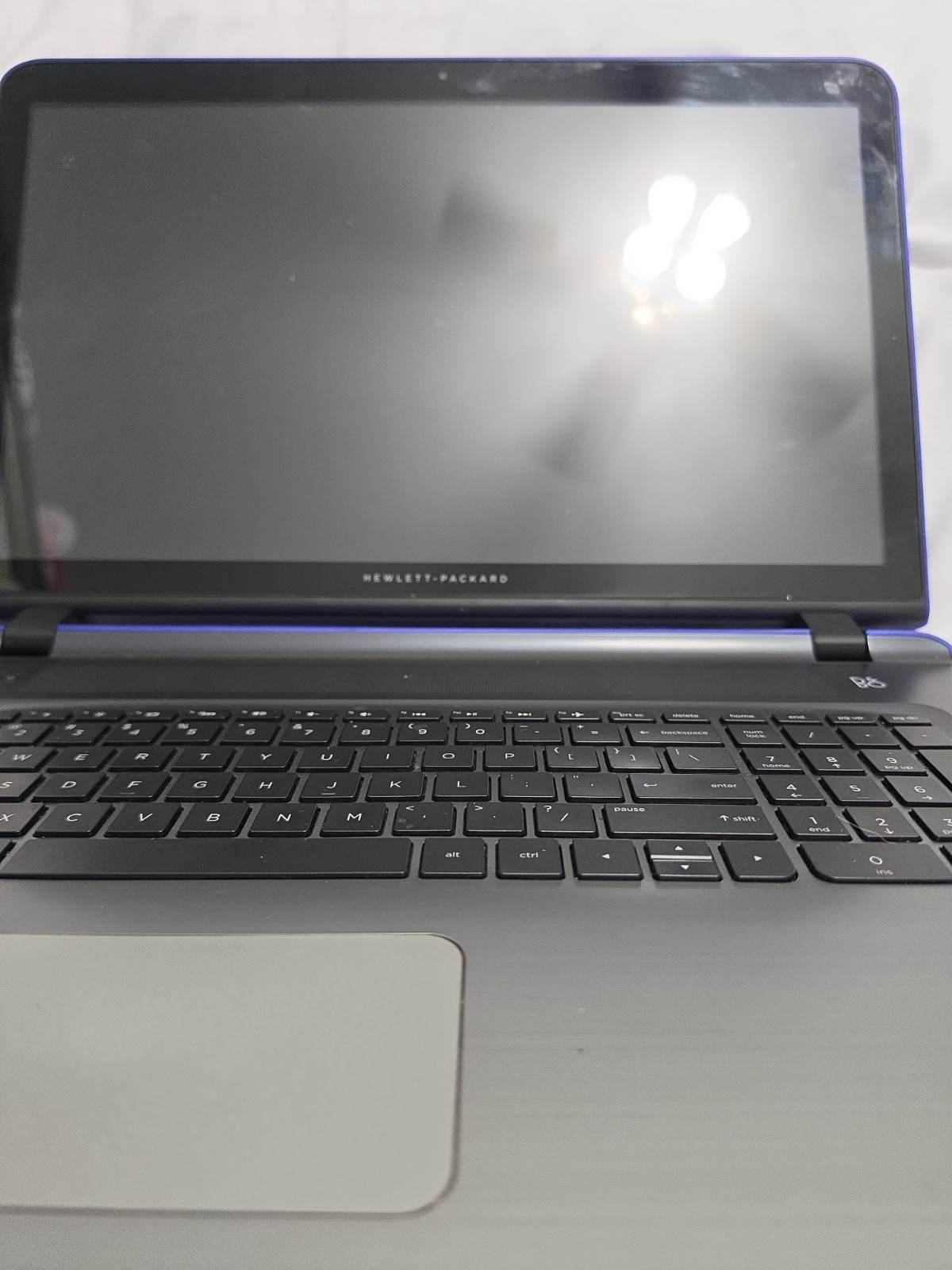Hp Pavilion 17 Notebook Intel Core i3 6th Gen, 1tb HD, 8 Gb Ram.