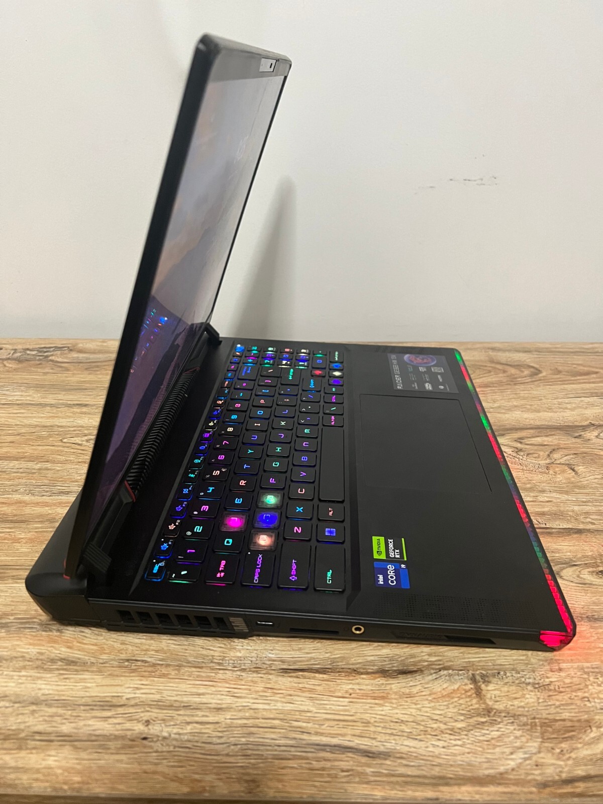 MSI Raider GE68HX Intel Core i9-13950HX, DDR5-5600 32 GB RAM, 1TB SSD, RTX 4070