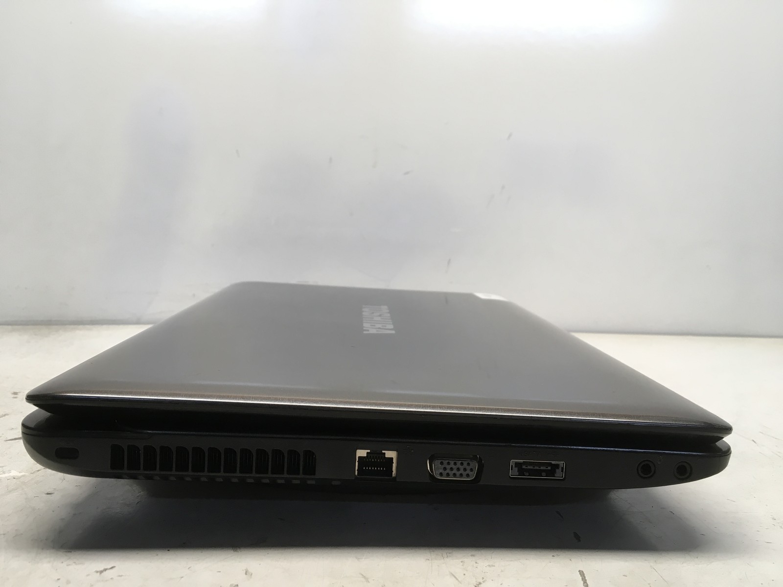 Toshiba Satellite L655-S5150 Intel Pentium P6200 2.13GHz 4 GB NO HDD No Batt