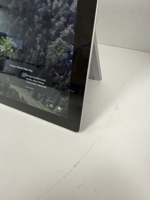 Microsoft Surface Pro 4 12.3″ | i5-6300U 2.40GHz | 8GB RAM 128GB SSD *ETCHED*