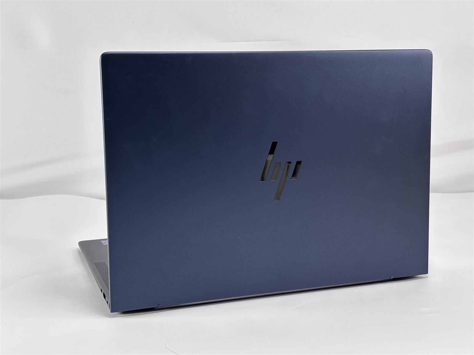 HP EliteBook X G1i 14″ Core Ultra 7 268V 2.2GHz 32GB NVMe SSD Arc 140V