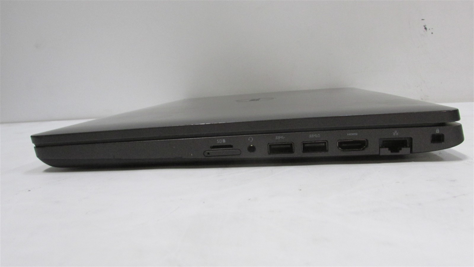 Dell Latitude 5500 i5-8365U 1.6GHz 8GB RAM 256GB m.2 15.6″ Win 11 Pro COSM DMG