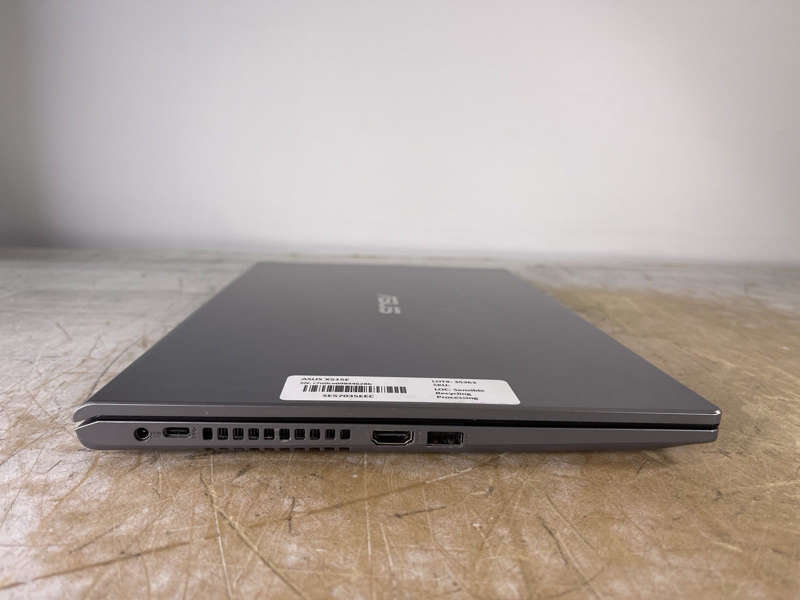 ASUS VIVOBOOK X515E i5-1135G7 @ 2.40GHz, 12GB RAM, NO HDD/OS – (FOR PARTS)