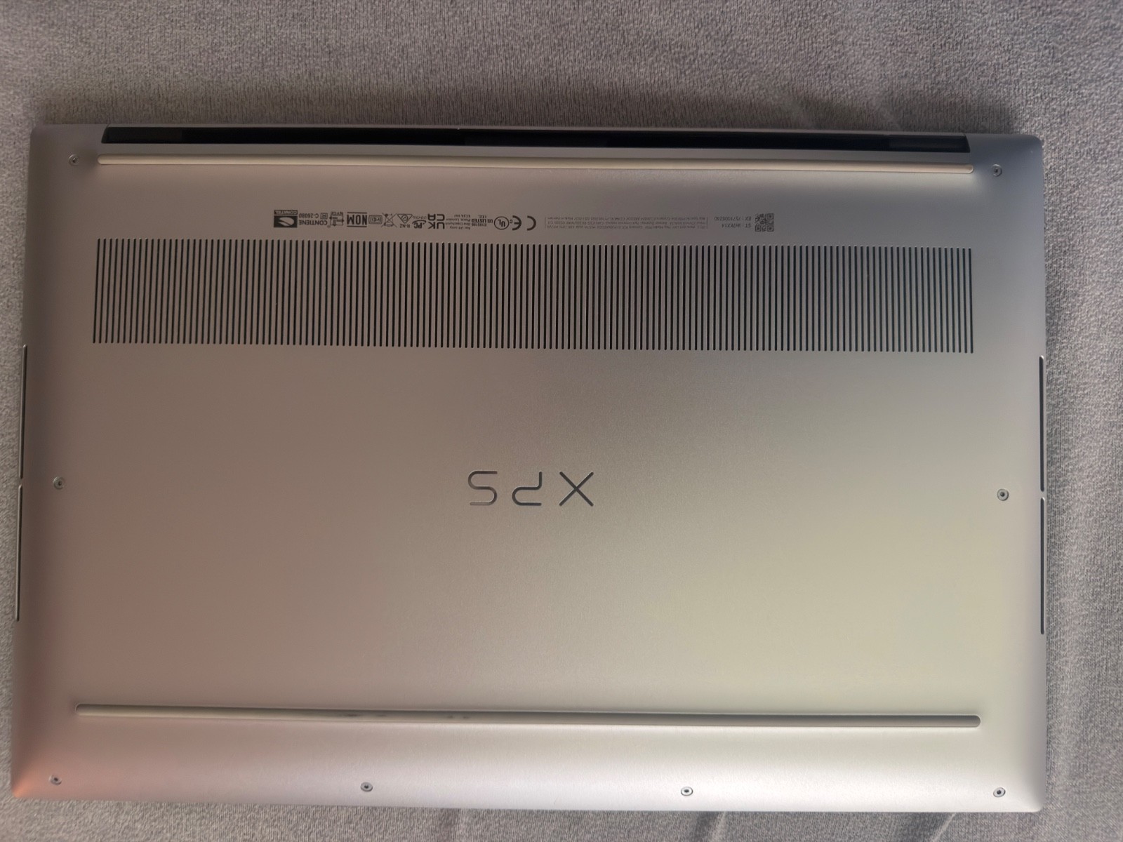 Dell XPS 15 9530 Silver OLED 3.5K i9-13900H 32GB RAM 2TB Nvidia RTX 4070 8GB