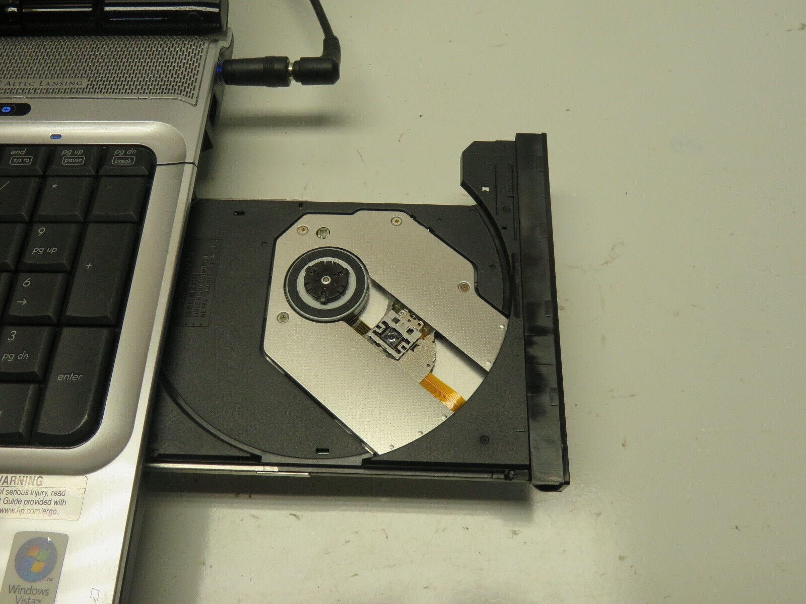 HP Pavillion DV9500 dv9535nr Core 2 Duo T5250 1.5 GHz 2 GB NO HDD No Batt