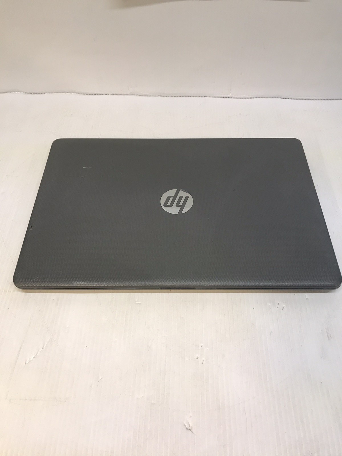 HP 15-bs059od Intel Core i3 7th Gen. 8GB RAM NO HDD Broken Screen *Read*
