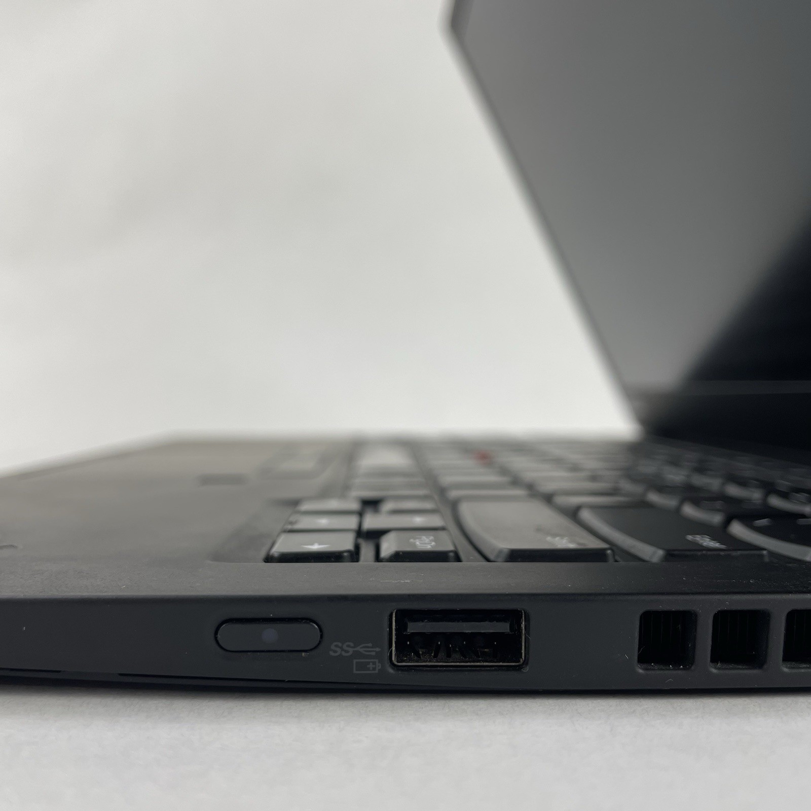 Lenovo ThinkPad X1 Carbon 7Gen i7-8565U 1.80 GHz 16 GB RAM No SSD/OS/AC/Batt