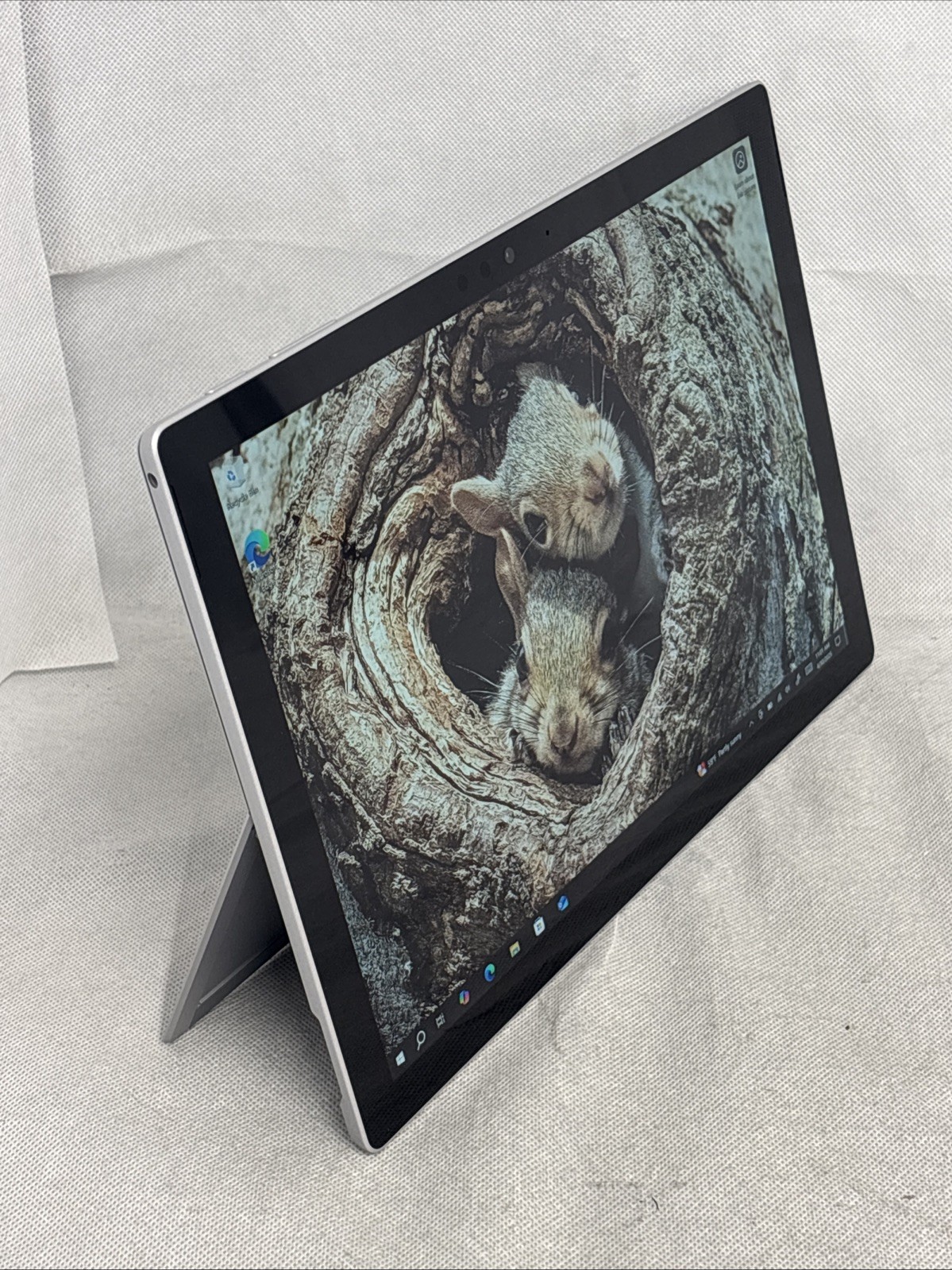 Microsoft Surface Pro 5 (1807, 128GB, Intel i5 7th, 4GB) Cellular – Platinum