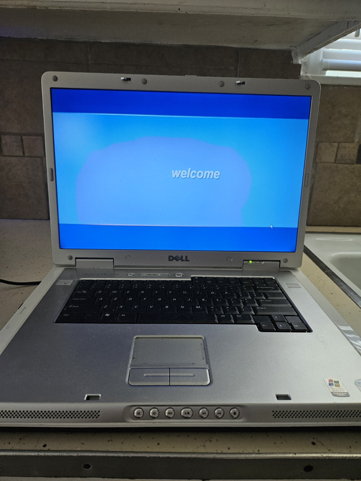 Dell Latitude D400 Laptop Win XP Pro + Docking Station Vintage Works
