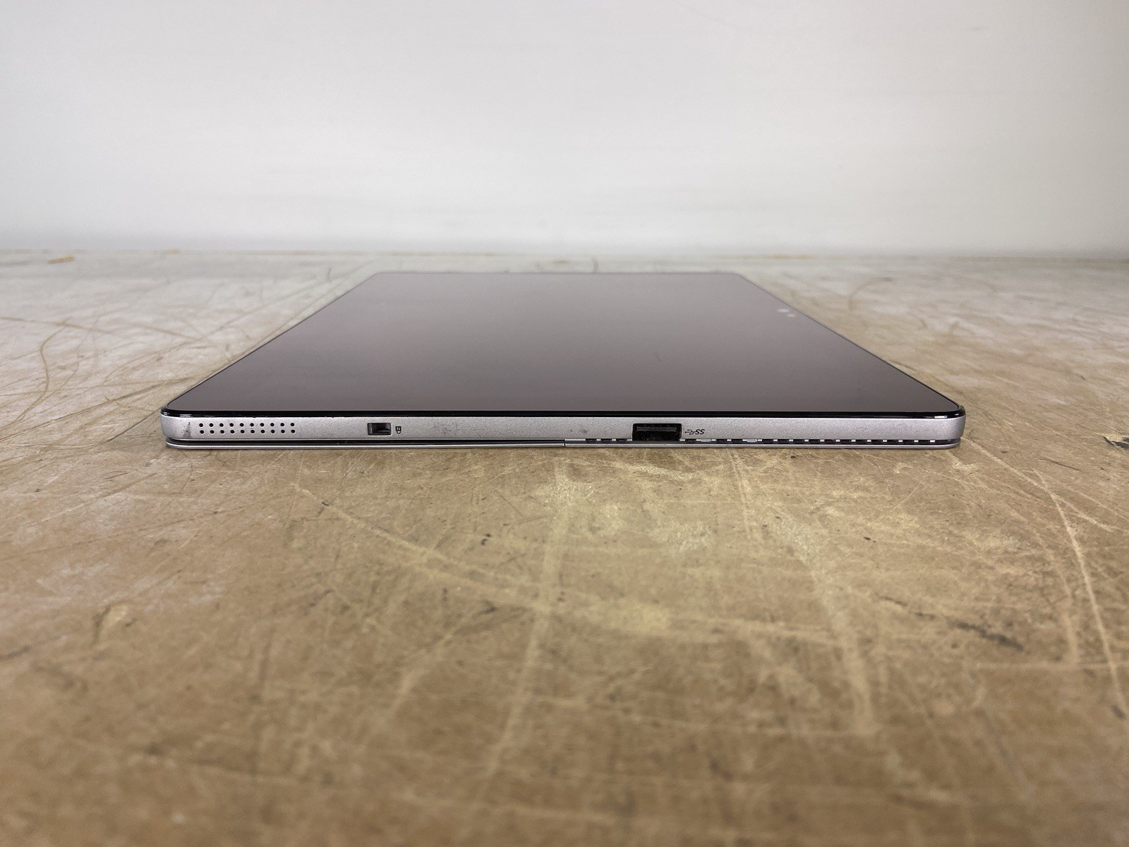 DELL LATITUDE 7200 2-IN-1 i5-8365U @ 1.60GHz, 8GB RAM, NO HDD/OS – (FOR PARTS)