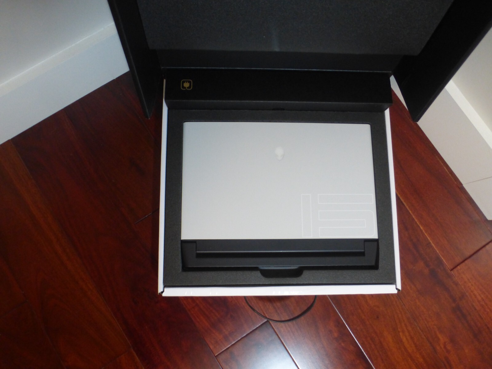 Alienware M15 R4 15.6″ 1080p 300hz, i9 10980HK, 1TB/32GB, Nividia RTX 3070