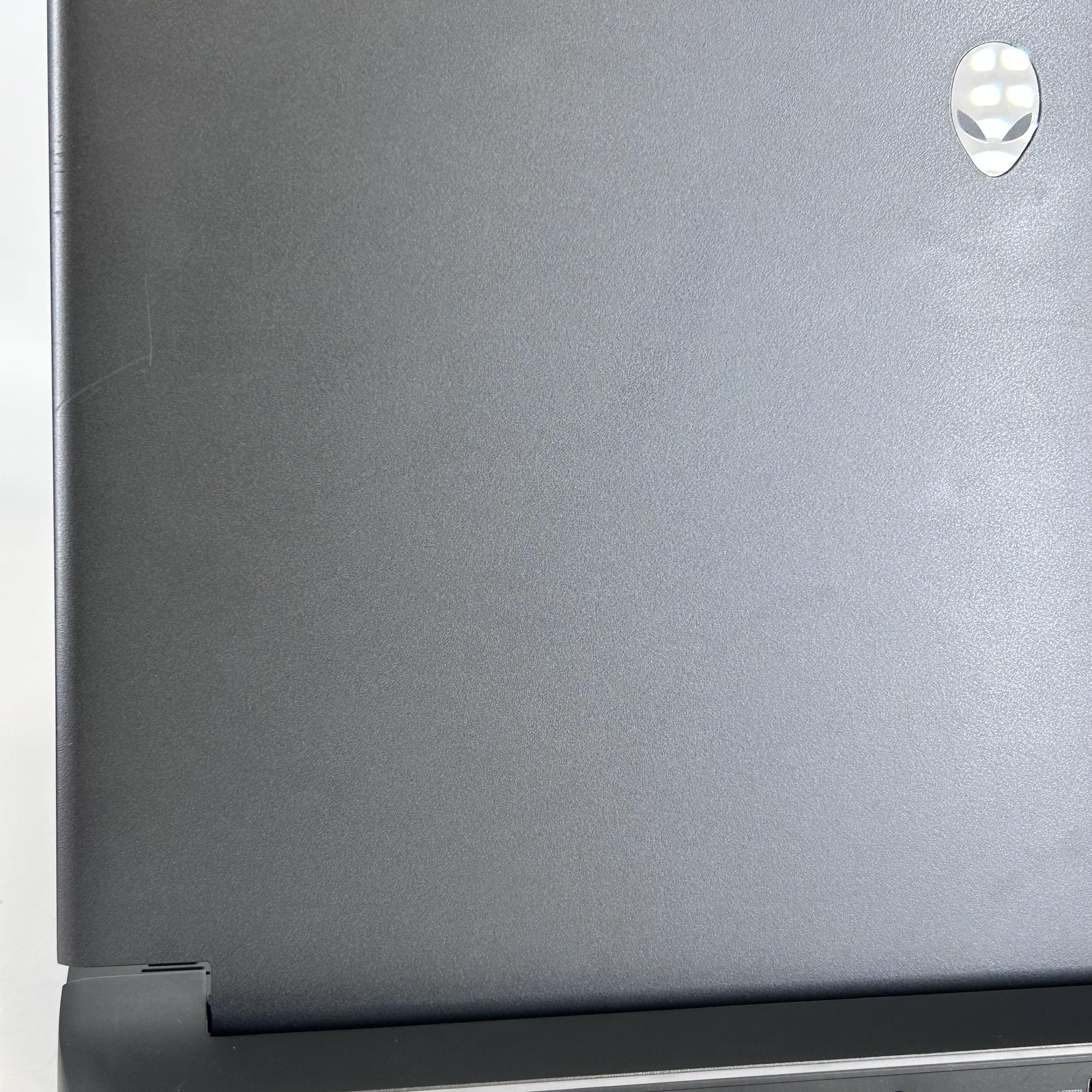 Dell Alienware m15 R5 165Hz FHD 3.2 GHz Ryzen 7 5800H 32GB 1TB SSD RTX 3060 Good