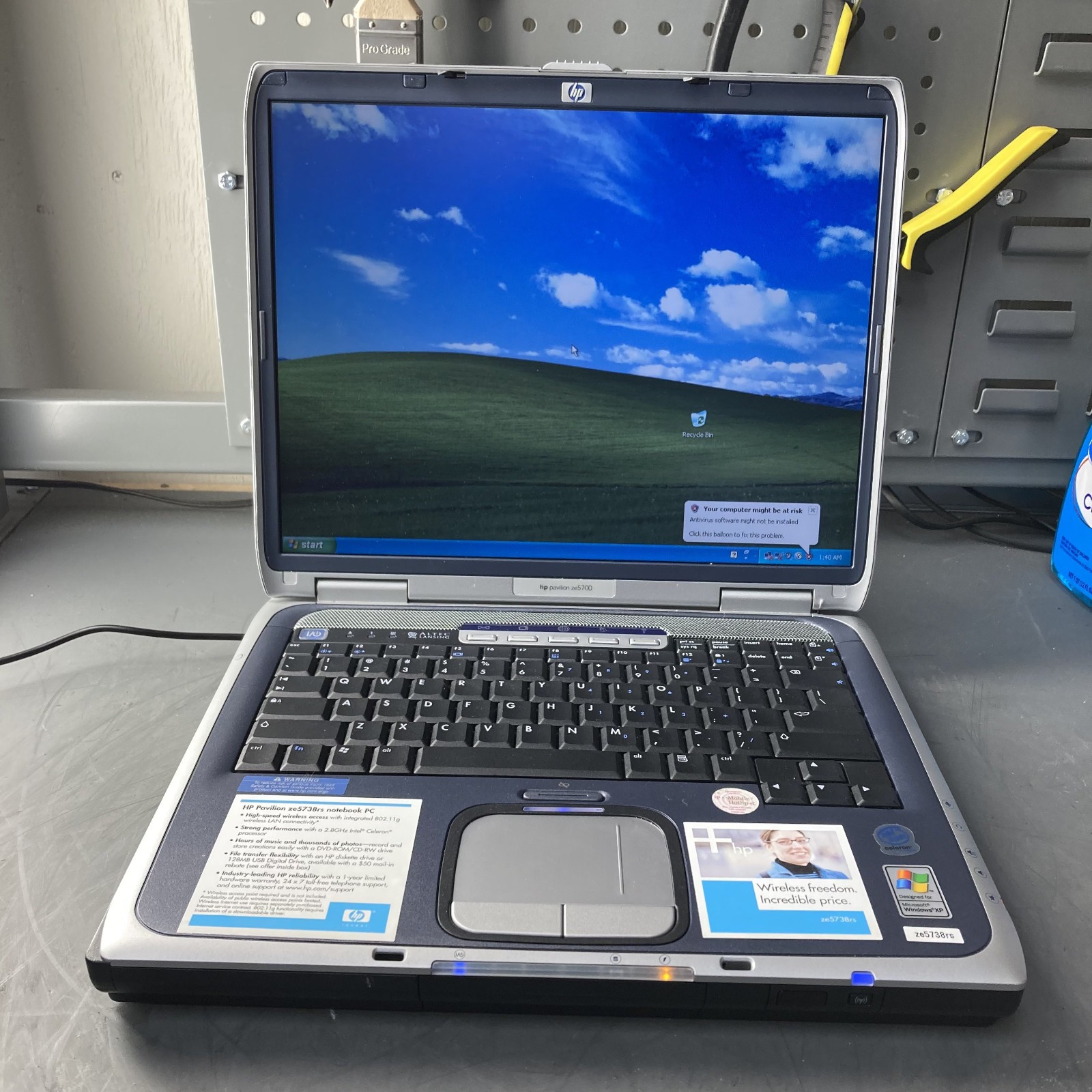Retro Gaming-HP Pavilion Ze5700-Celeron@ 2.80GHz 500MB Ram 60GB HDD Win XP-WORKS