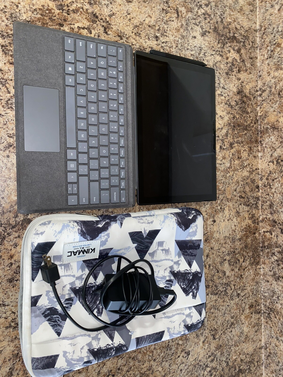 Microsoft 12.3″ Touch Surface Pro 7 (Intel Core i5, 8GB RAM, 256GB, Matte Black)