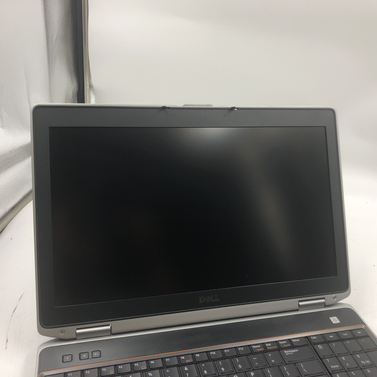 Dell Latitude E6520 Laptop Intel i5-2410M 2.3GHZ 4GB NO HDD/OS/Battery/Caddy
