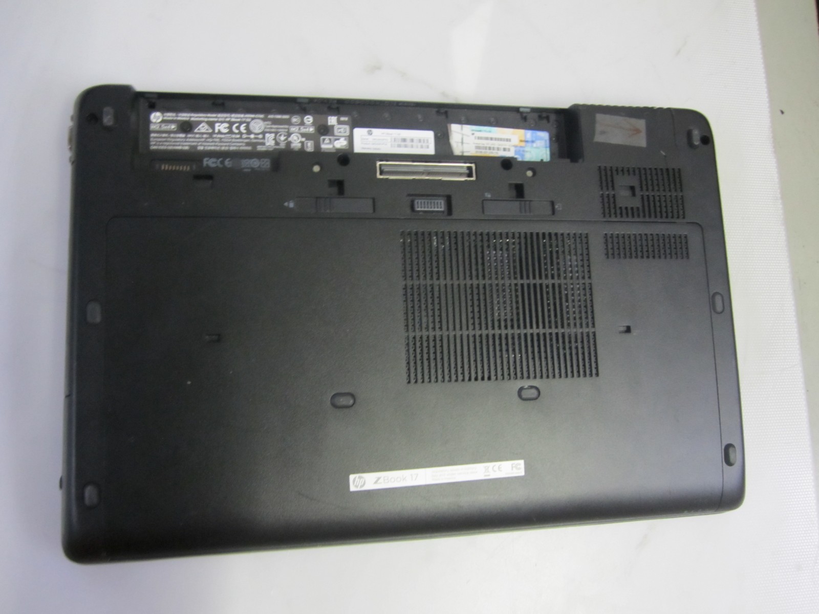 HP ZBook 17 G2 i5-4310M 2.70GHz 16GB 320GB LAPTOP + AC NO OS/BTRY READ