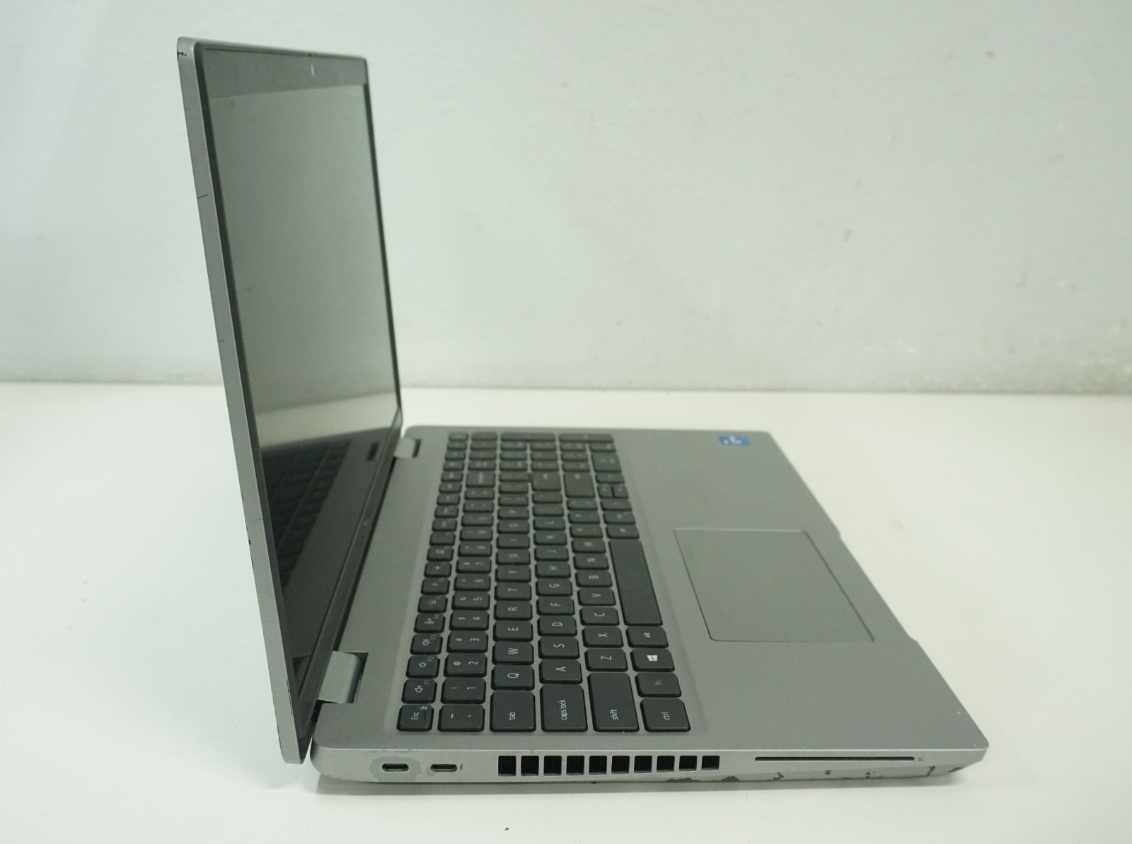Dell Latitude 5521 15.6″ Intel i7-11850H @ 2.50GHz 16GB RAM NO OS/NO SDD/NO BATT