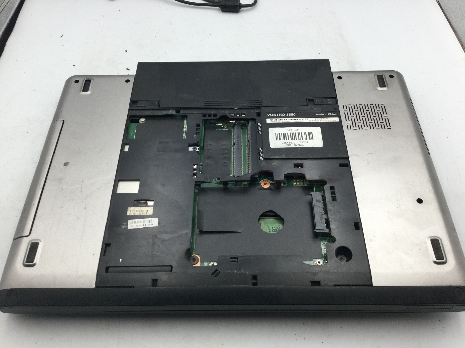 DELL VOSTRO 3550 – FOR PARTS/NO POWER – INTEL I5 – NO RAM -15″ – READ DESC – BB