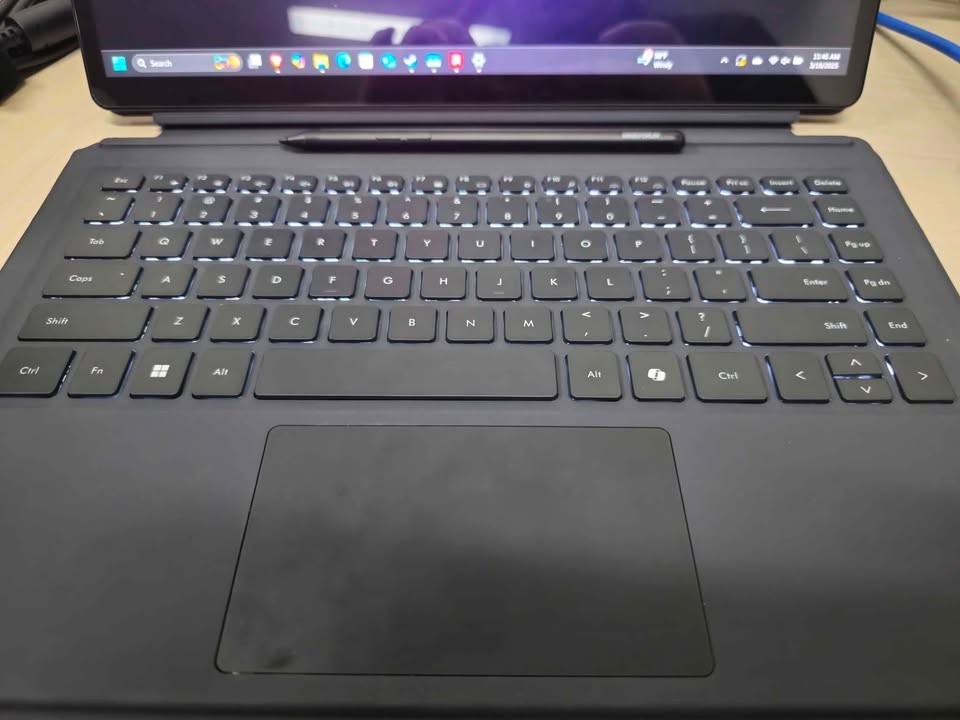 Minisforum V3 Tablet PC AMD Ryzen 7 8840U 32GB RAM 1TB SSD