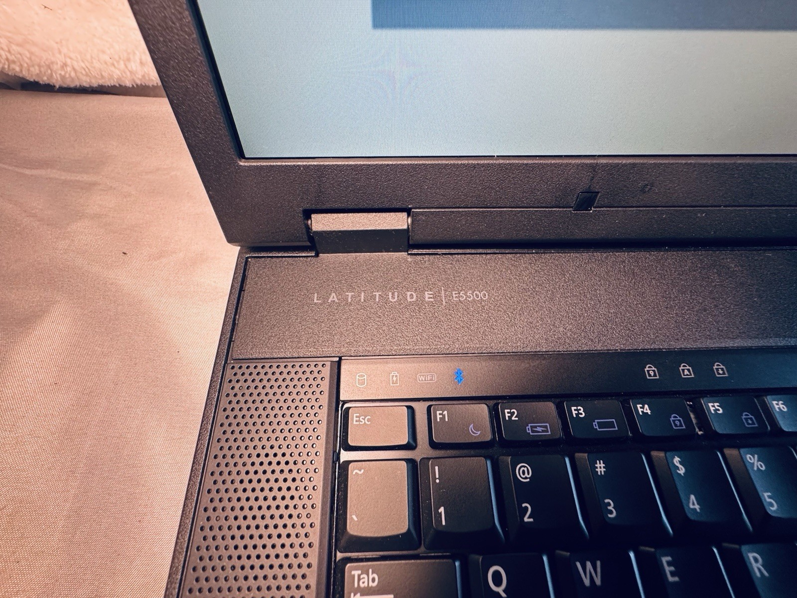 Dell Latitude E5500 15″ Core 2 Duo Wi-Fi Bluetooth VGA USB