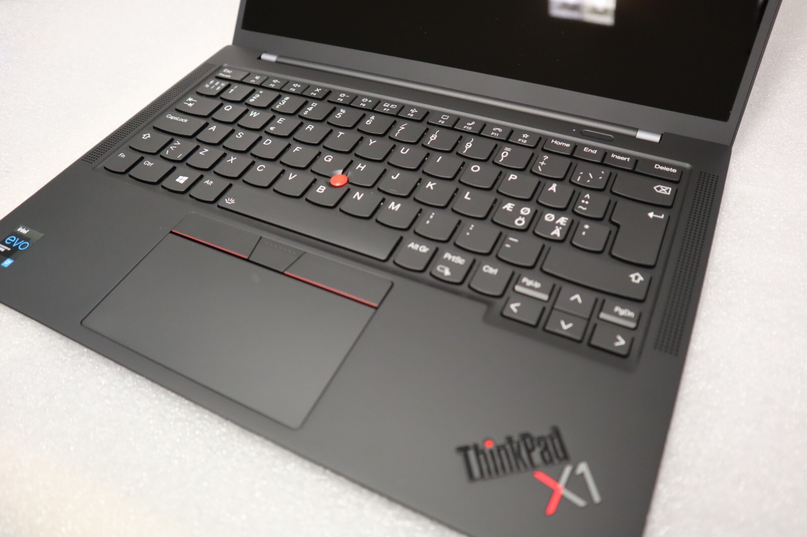 SCANDINAVIA SWEDEN LENOVO THINKPAD X1 CARBON G9 WQUXGA i7-1165G7 32GB LINUX WIN