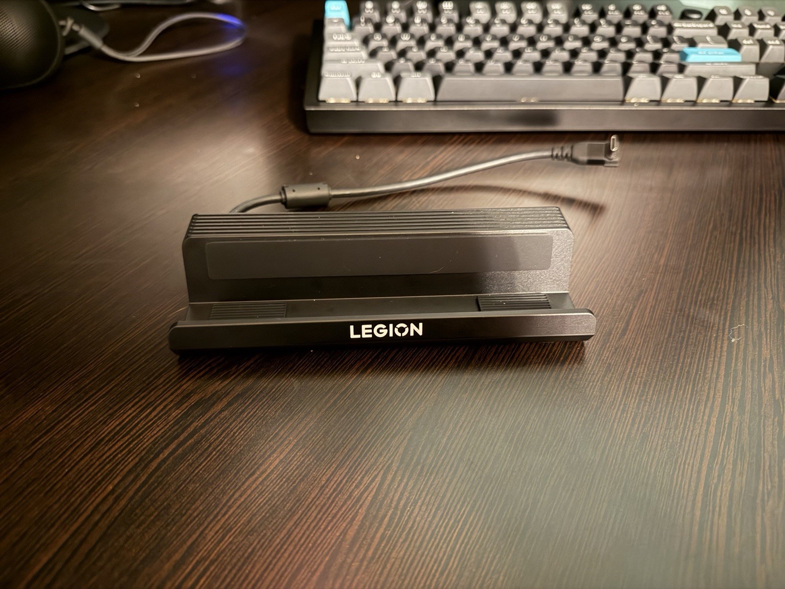 Lenovo Legion Go 8.8 in (1TB SSD, AMD Ryzen Z1 Extreme, 3.3GHz, 16GB RAM)