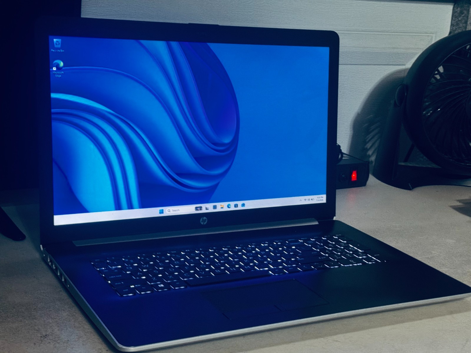 HP 17″ Laptop-Intel i7 7500U-8GB RAM-1TB HDD WIN 11-8GB RAM